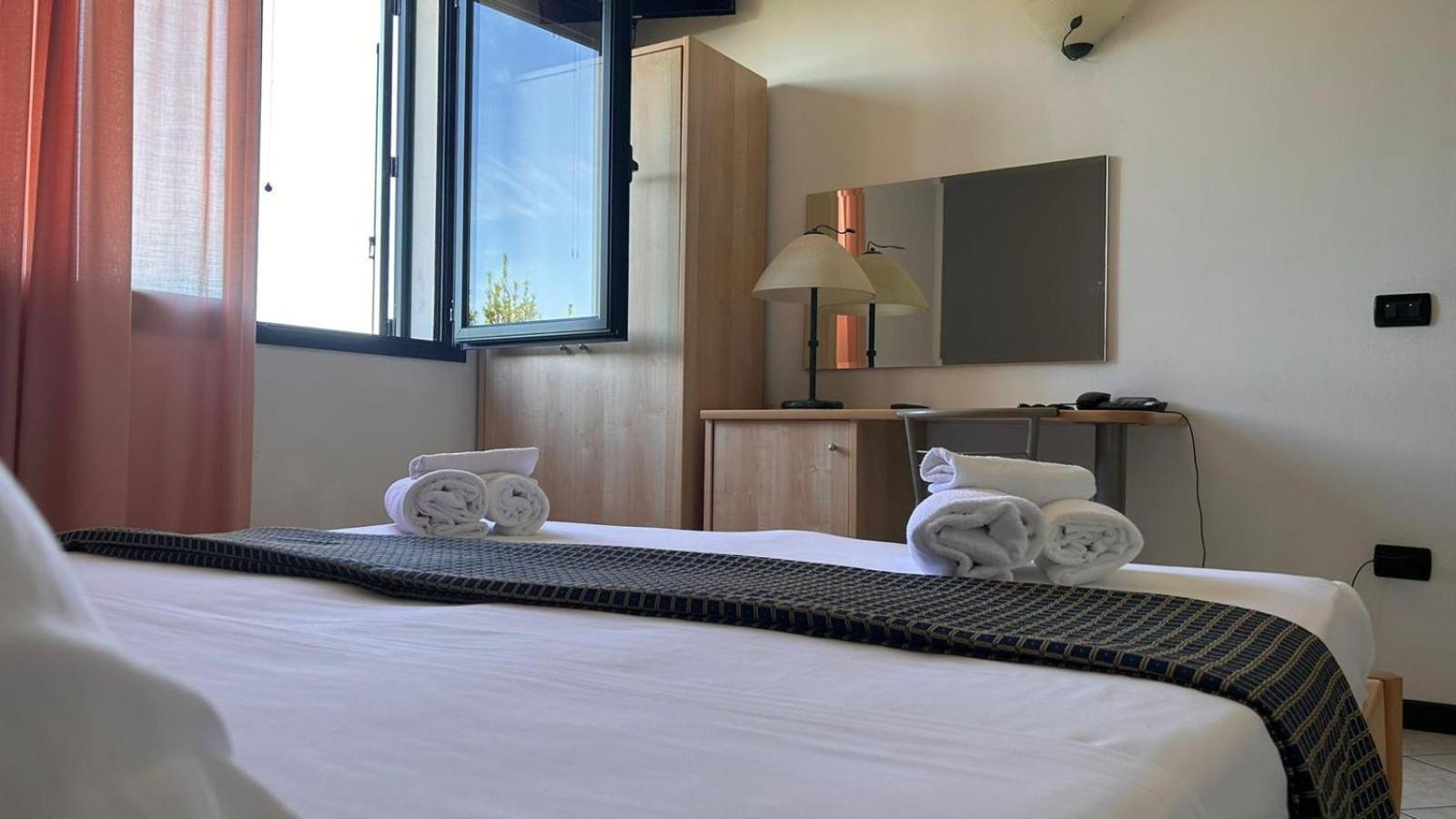 רוסולינה Hotel Gran Delta Di Alba-Invest Srl מראה חיצוני תמונה