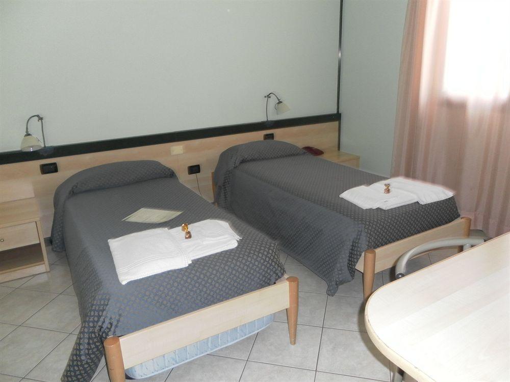 רוסולינה Hotel Gran Delta Di Alba-Invest Srl מראה חיצוני תמונה