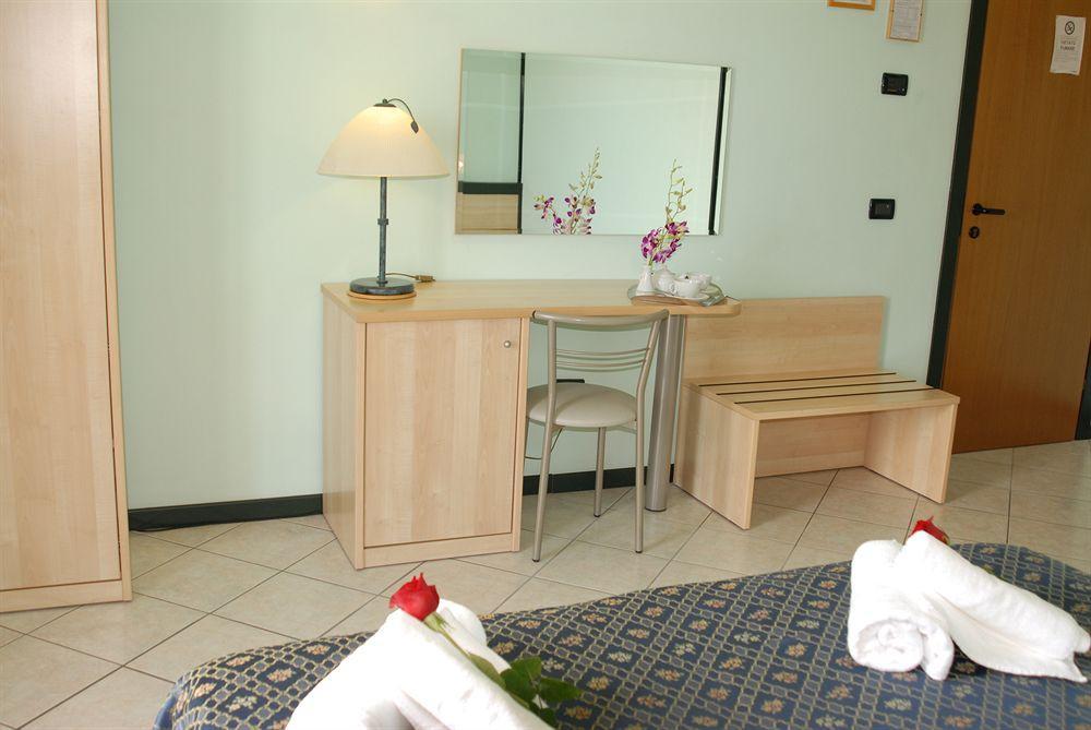 רוסולינה Hotel Gran Delta Di Alba-Invest Srl מראה חיצוני תמונה