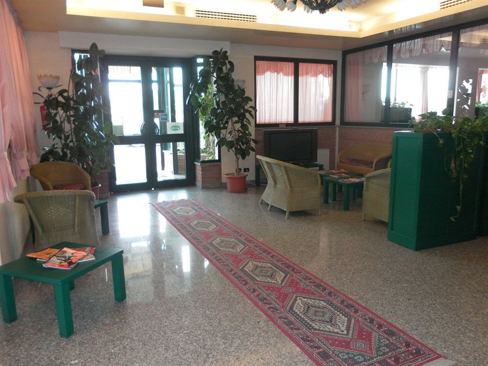 רוסולינה Hotel Gran Delta Di Alba-Invest Srl מראה חיצוני תמונה