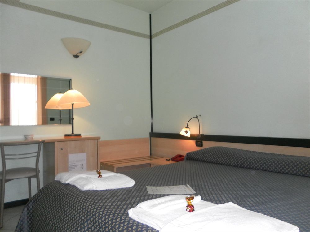 רוסולינה Hotel Gran Delta Di Alba-Invest Srl מראה חיצוני תמונה